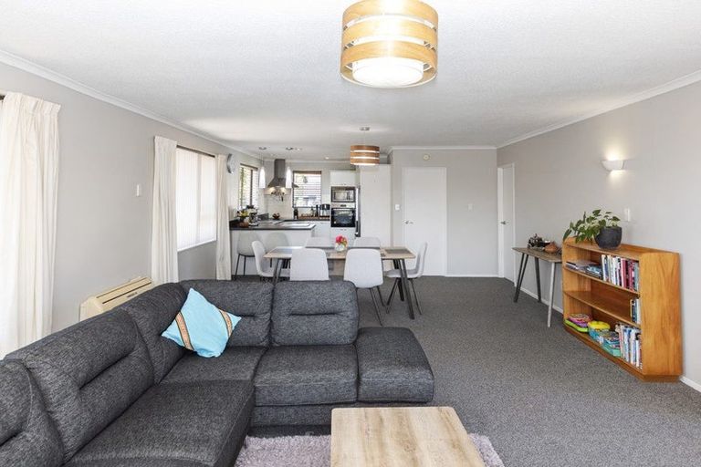 Photo of property in 4 Sonning Place, Redwood, Christchurch, 8051