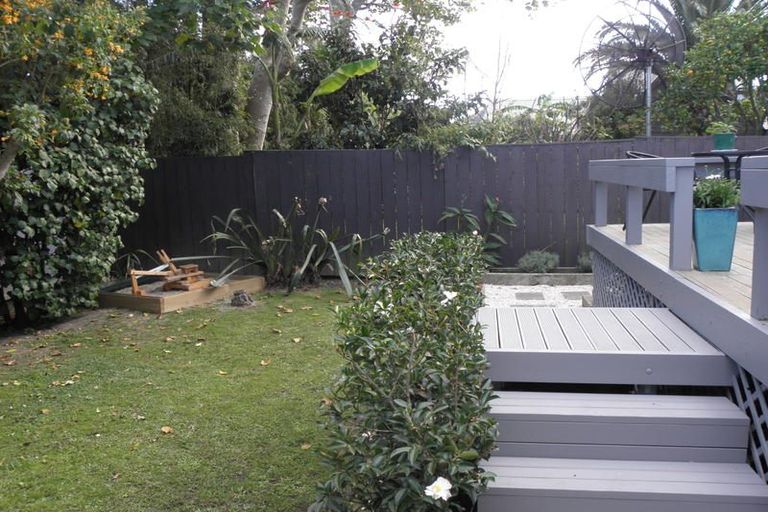 Photo of property in 1/4 Sydney Street, Hauraki, Auckland, 0622