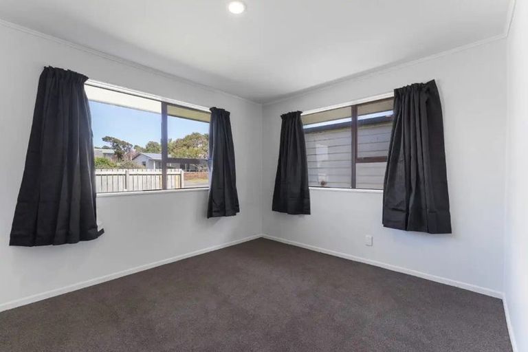Photo of property in 87 Norfolk Crescent, Otaki Beach, Otaki, 5512