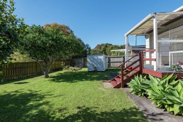 Photo of property in 2/1 Dalwhinnie Parade, Highland Park, Auckland, 2010