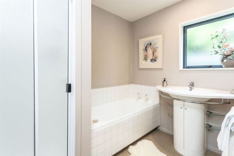 Photo of property in 11 Cricklewood Place, Avonhead, Christchurch, 8042