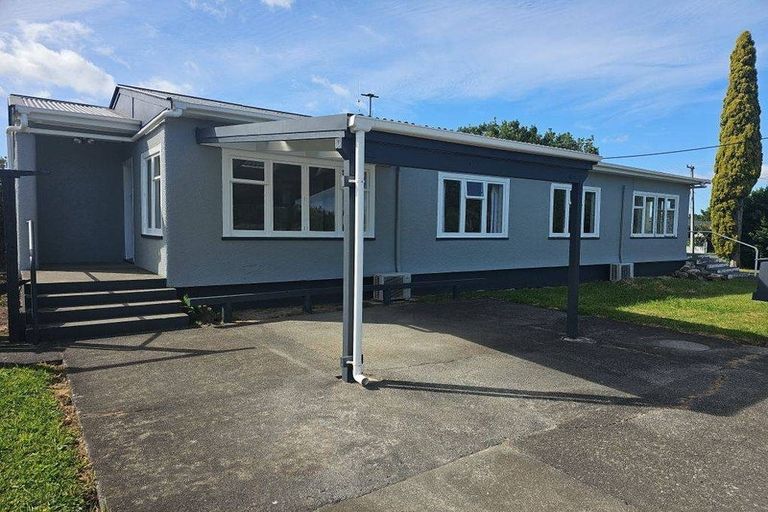 Photo of property in 88 Victoria Street, Carterton, 5713