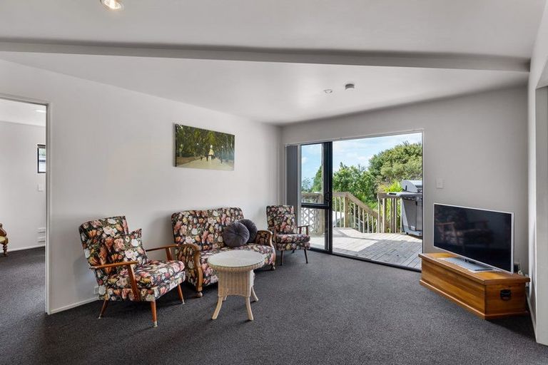 Photo of property in 86 Wade River Road, Stanmore Bay, Whangaparaoa, 0932