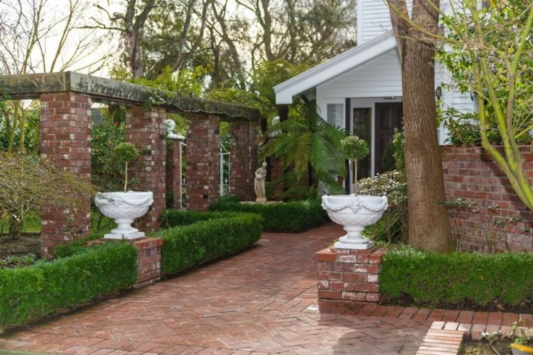 Photo of property in Chilcombe Homestead, 4 Medbury Terrace, Fendalton, Christchurch, 8041