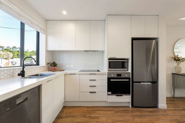 Photo of property in 2/2 Stone Street, Miramar, Wellington, 6022