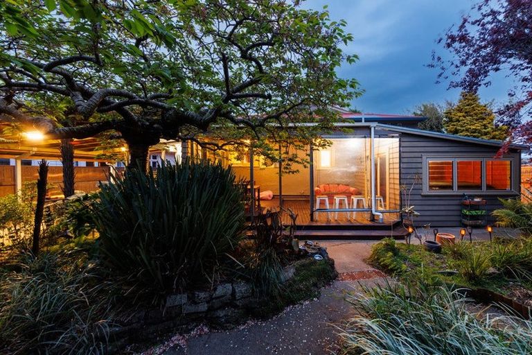 Photo of property in 9 Rosalie Terrace, Kelvin Grove, Palmerston North, 4414