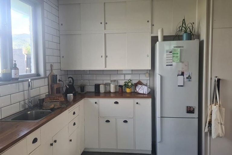 Photo of property in 64 Brandon Street, Featherston, 5710