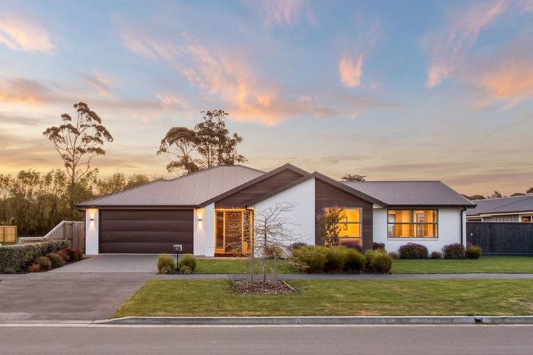 Photo of property in 98 Leistrella Road, Hoon Hay, Christchurch, 8025