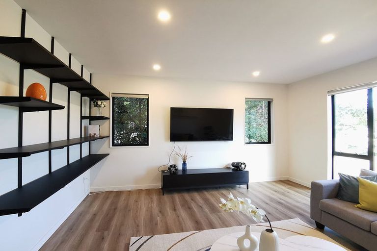 Photo of property in 57e Hogans Road, Glenfield, Auckland, 0629