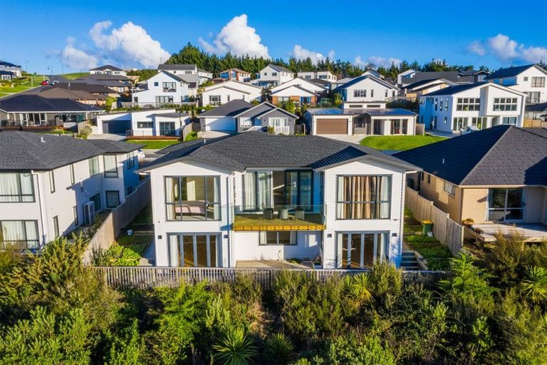 Photo of property in 6 Resolution Drive, Gulf Harbour, Whangaparaoa, 0930