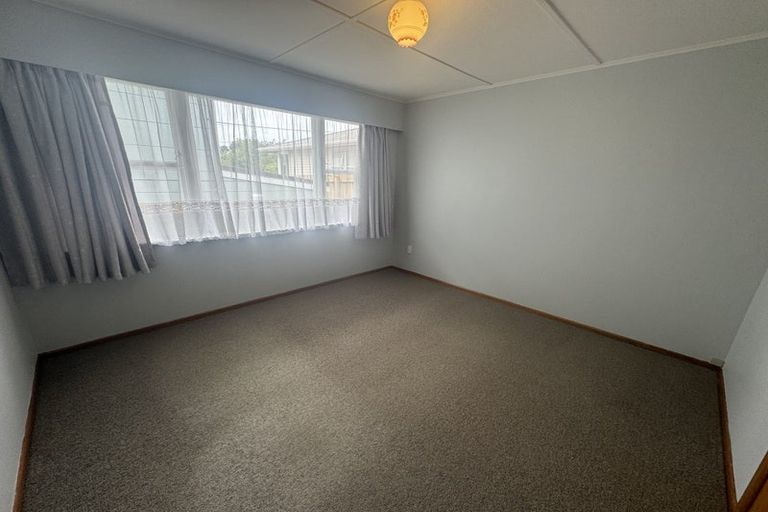 Photo of property in 46 Catherine Crescent, Paparangi, Wellington, 6037