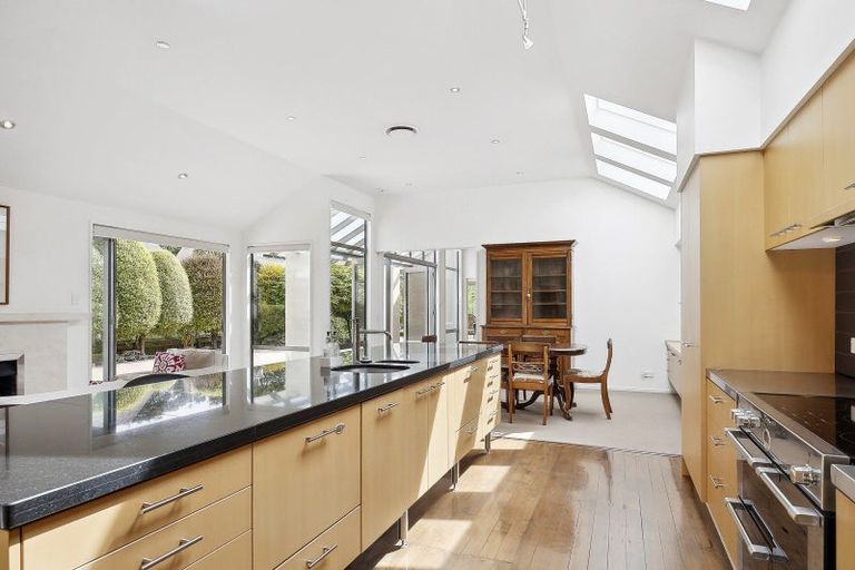 Photo of property in 122 Cannington Road, Maori Hill, Dunedin, 9010