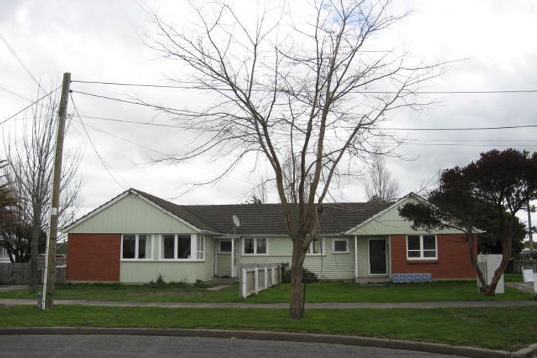 Photo of property in 11-12 Dee Place, Masterton, 5810