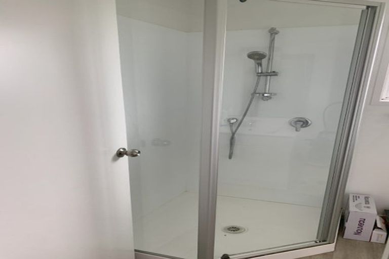 Photo of property in 31 Fitzherbert Avenue, West Harbour, Auckland, 0618