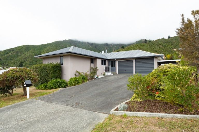 Photo of property in 68 Moana View Road, Waikawa, Picton, 7220