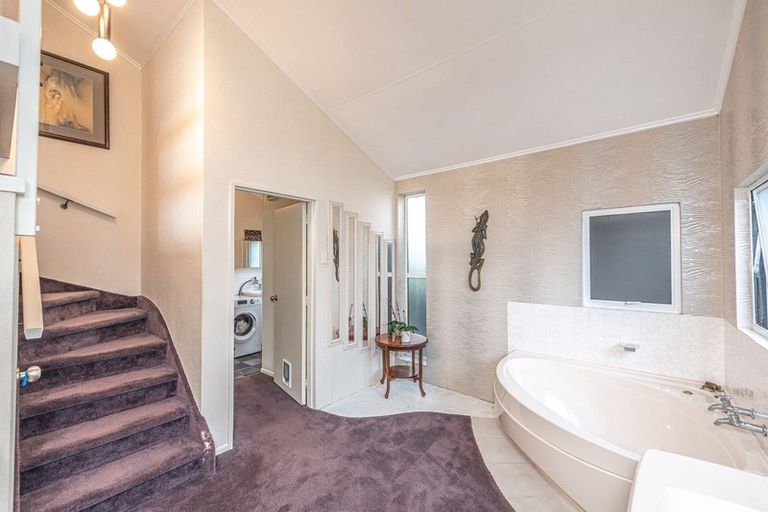 Photo of property in 34 Hipango Terrace, Durie Hill, Whanganui, 4500