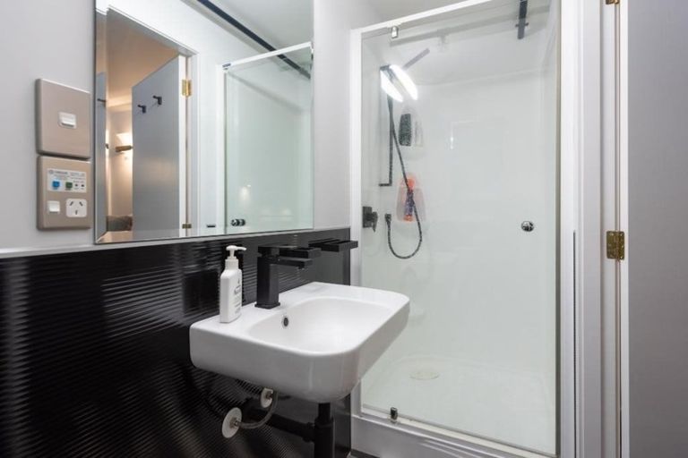 Photo of property in Stadium Garden Flats, 108/107 Thorndon Quay, Pipitea, Wellington, 6011