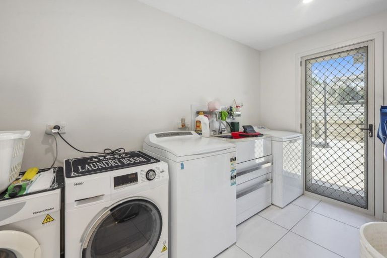 Photo of property in 28 Magnolia Rise, Waipahihi, Taupo, 3330