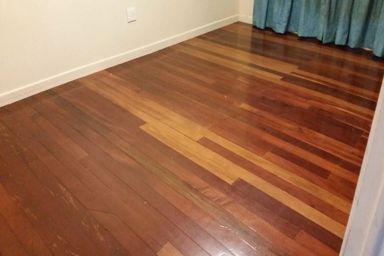 Photo of property in 84 Ocean View Road, Northcote, Auckland, 0627