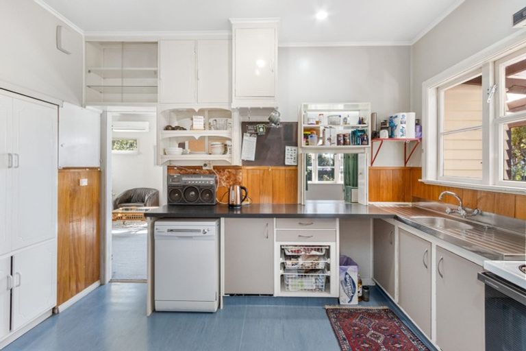 Photo of property in 82 Latham Street, Marewa, Napier, 4110