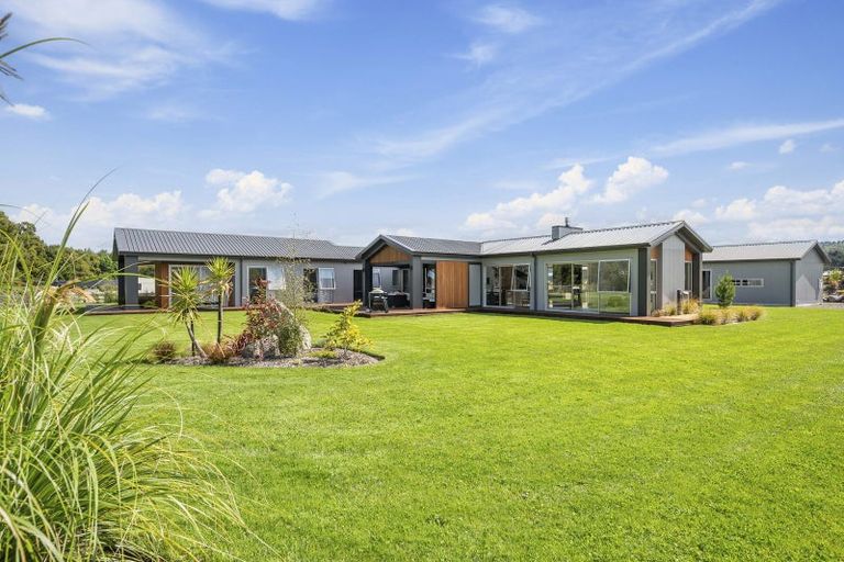 Photo of property in 20 Lancewood Way, Kinloch, Taupo, 3377