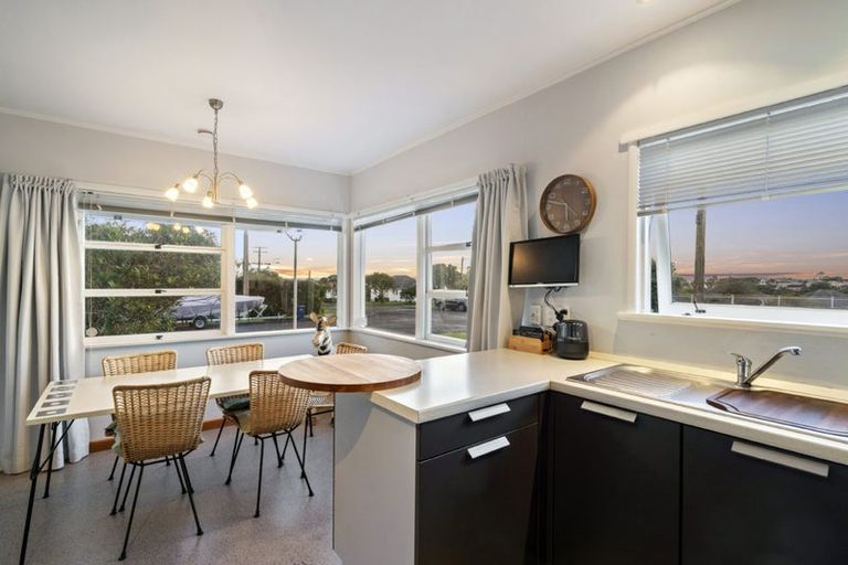 Photo of property in 106 Eversleigh Road, Belmont, Auckland, 0622