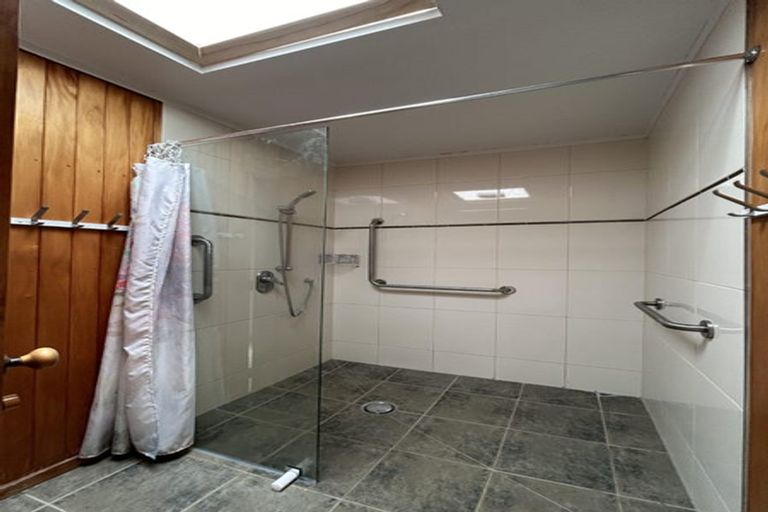 Photo of property in 102 Marina View Drive, West Harbour, Auckland, 0618