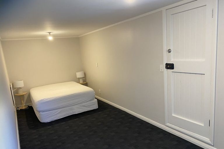 Photo of property in 4 Ngaio Gorge Road, Ngaio, Wellington, 6035