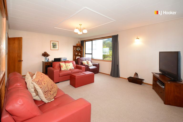 Photo of property in 35 Pioneer Crescent, Helensburgh, Dunedin, 9010