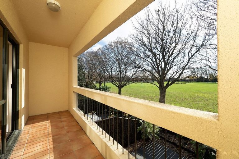 Photo of property in 2/17 Devon Street, Sydenham, Christchurch, 8023