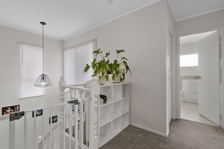 Photo of property in 2/283 Glenfield Road, Glenfield, Auckland, 0629