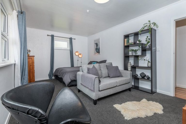 Photo of property in 13 Turville Crescent, Newlands, Wellington, 6037