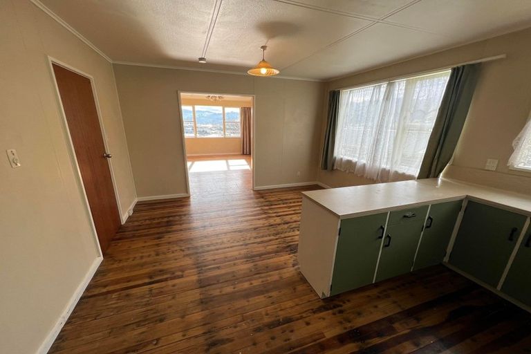 Photo of property in 29 Thomson Grove, Stokes Valley, Lower Hutt, 5019