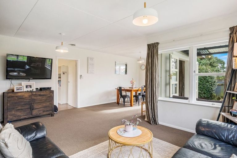 Photo of property in 22 Greenaway Road, Waikanae, 5036
