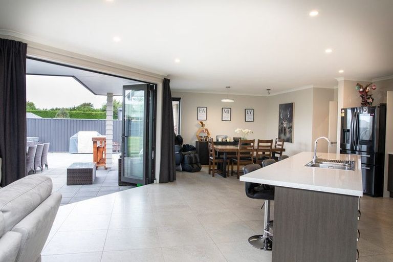 Photo of property in 12 Tui Place, Edendale, Wyndham, 9893