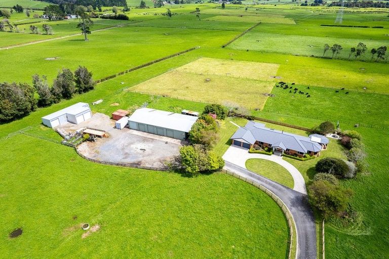Photo of property in 550 Mountain Road, Lepperton, New Plymouth, 4373