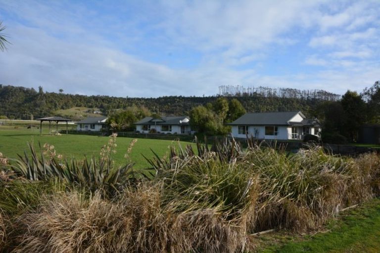 Photo of property in 31 Bridge Street, Karamea, 7893