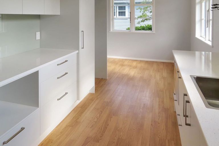 Photo of property in 122 Hewer Crescent, Naenae, Lower Hutt, 5011