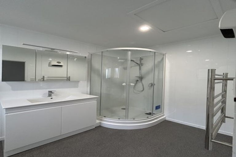Photo of property in 2/13 Upper Bourke Street, Kilbirnie, Wellington, 6022