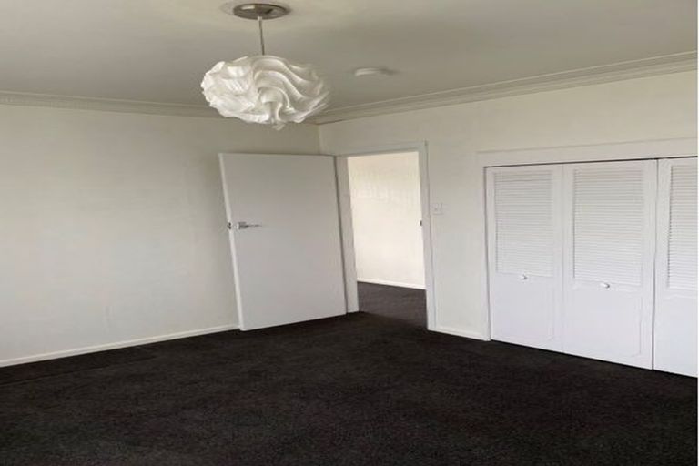 Photo of property in 135 View Road, Sunnyvale, Auckland, 0612
