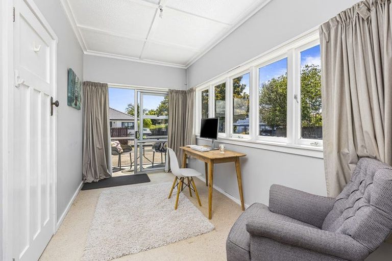 Photo of property in 1/135 Shakespeare Road, Milford, Auckland, 0620