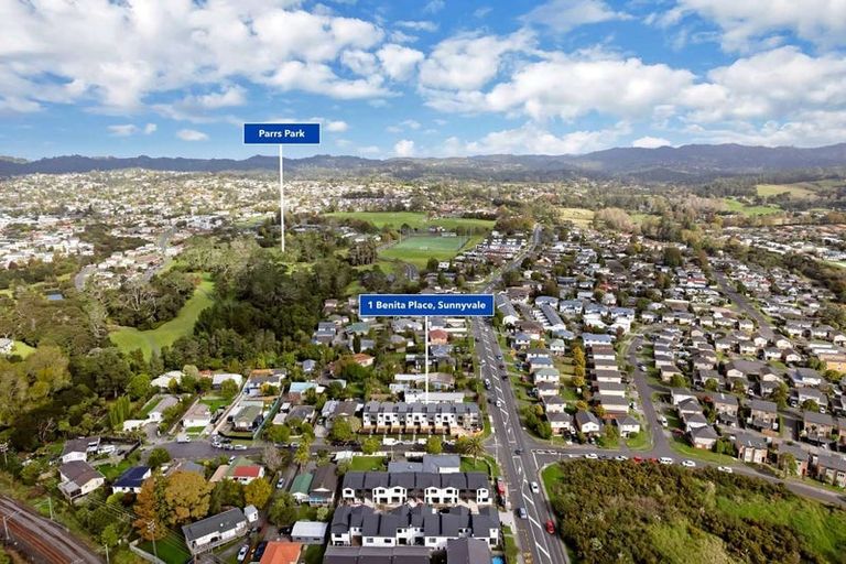 Photo of property in 3/1 Benita Place, Sunnyvale, Auckland, 0612