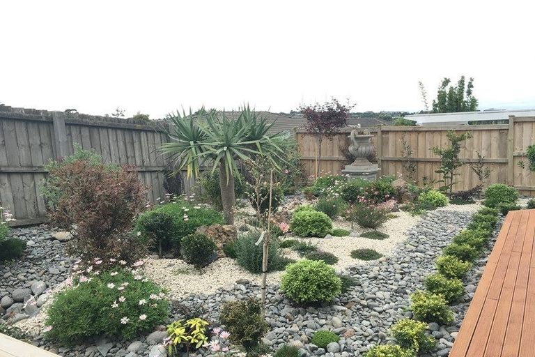 Photo of property in 18 Colliston Rise, Pinehill, Auckland, 0632