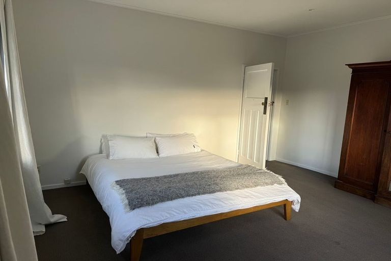 Photo of property in 2/5 Grove Road, Kelburn, Wellington, 6012