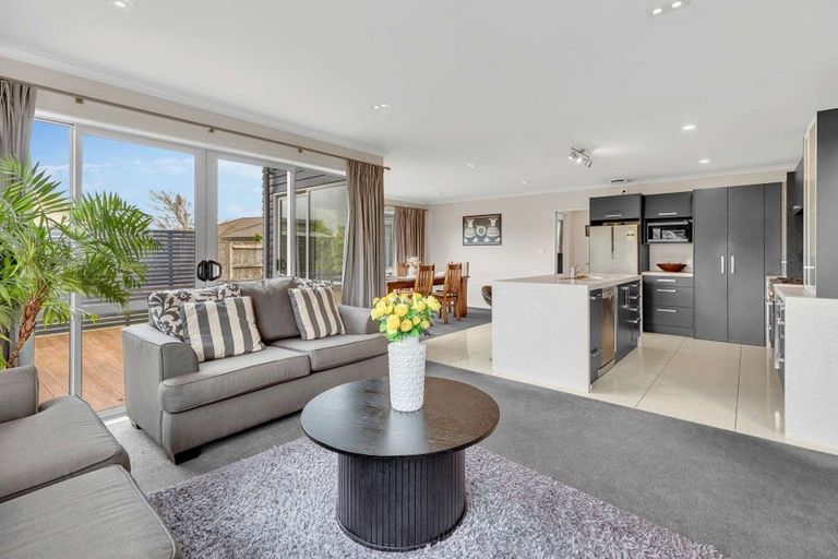 Photo of property in 5 Chestnut Close, Kelvin Grove, Palmerston North, 4414