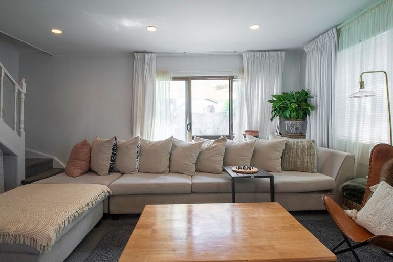 Photo of property in 1/327 Bucklands Beach Road, Bucklands Beach, Auckland, 2012