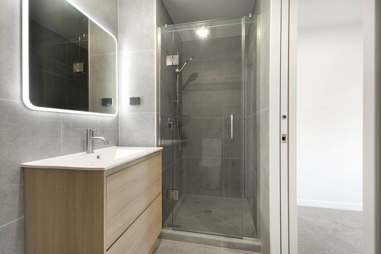 Photo of property in 2/399 Massey Road, Mangere East, Auckland, 2024