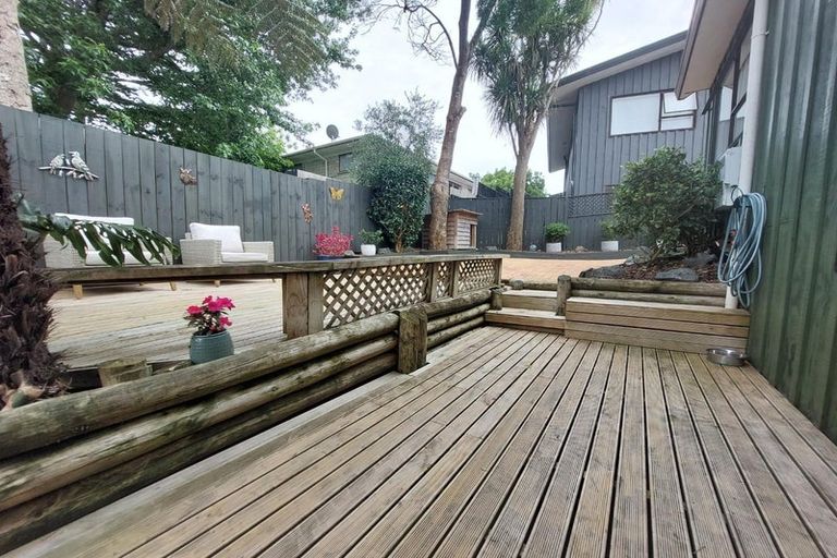 Photo of property in 2/70 Mirrabooka Avenue, Botany Downs, Auckland, 2010