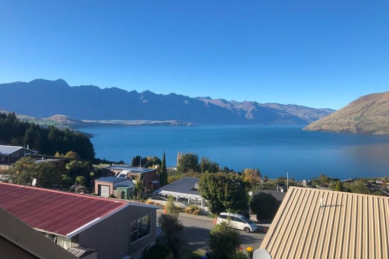 Photo of property in 60b Wynyard Crescent, Fernhill, Queenstown, 9300