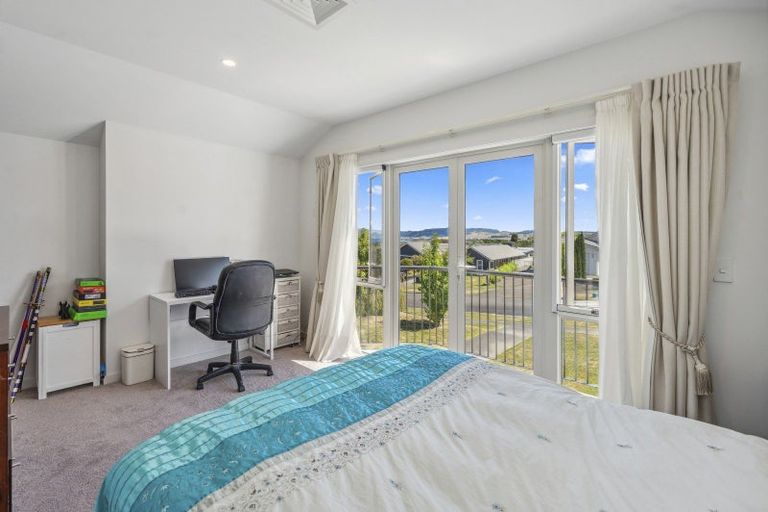 Photo of property in 28 Magnolia Rise, Waipahihi, Taupo, 3330